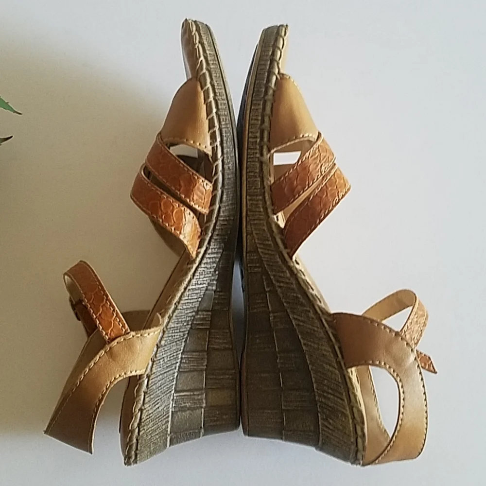 Reindeer Women's Wedge Sandals